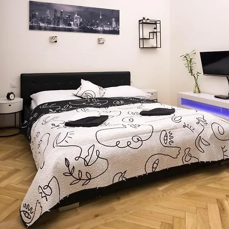 Black & White Apartment Prague By Wenceslas Square And Muzeum * Prague
