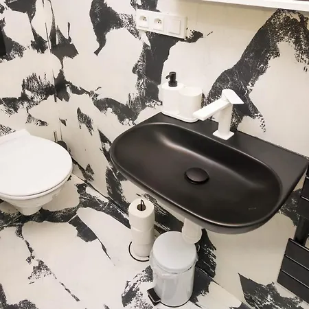 Black & White Apartment Prague By Wenceslas Square And Muzeum Apartment