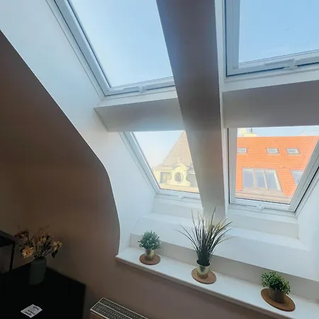 Central, Cozy & Stylish With Views * Praga