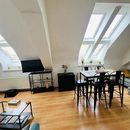 Central, Cozy & Stylish With Views Apartament *