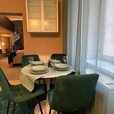 Place Of Grace - Square Apartment