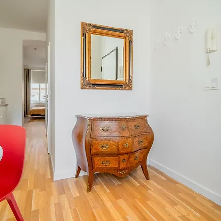 J3 Apartment *