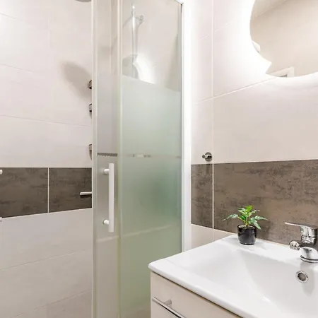 Appartement Charm Deco Near Old Town, All-friendly