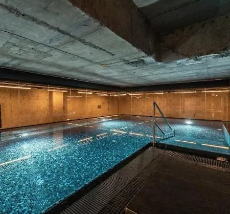 Apartment Luxe With Pool, Sauna, Jacuzzi, Gym, Balcony Prague
