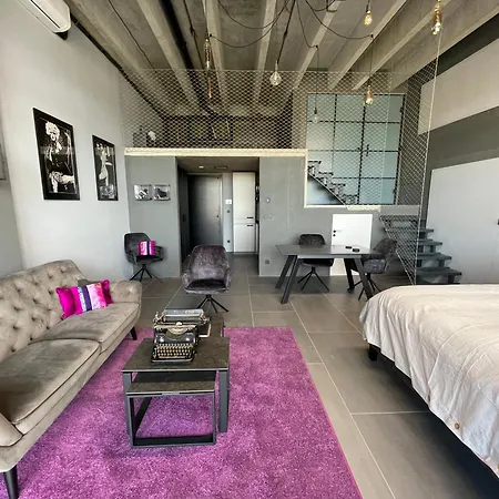Luxe With Pool, Sauna, Jacuzzi, Gym, Balcony Apartment *