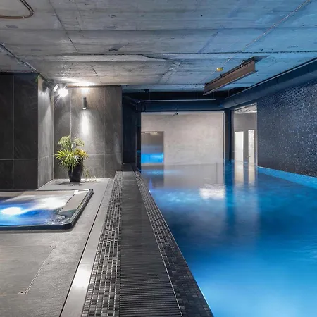 Apartment Luxe With Pool, Sauna, Jacuzzi, Gym, Balcony Prague