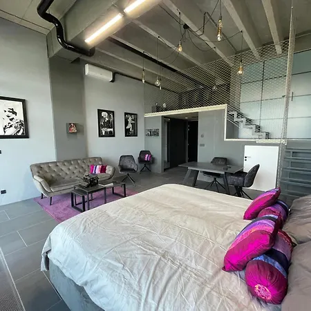 Luxe With Pool, Sauna, Jacuzzi, Gym, Balcony *