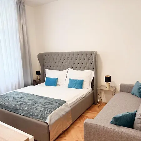 Gold Art Apartment *