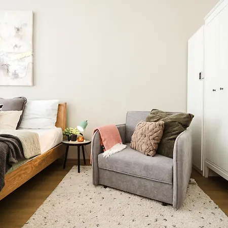 Days - Sunlit 1bdr - Netflix - Yet Quiet - New Town * Praga