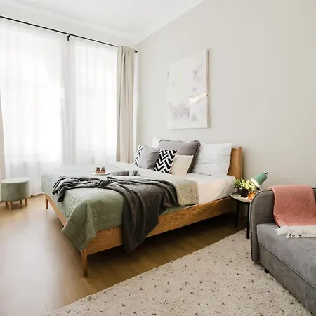 Days - Sunlit 1bdr - Netflix - Yet Quiet - New Town Apartment *