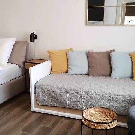 Apartment Tichy V Centru Mesta U Metra S Balkonem A Parkovanim
