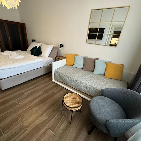 Apartment Tichy V Centru Mesta U Metra S Balkonem A Parkovanim
