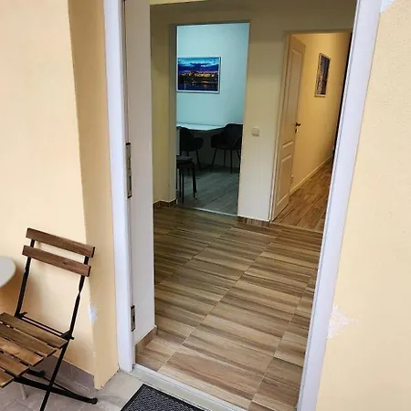 Apartment Modern, Comfortable Near The Metro