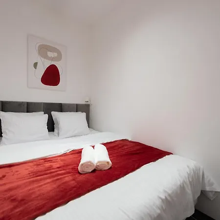 Apartment Deluxe With Balcony Near Center *