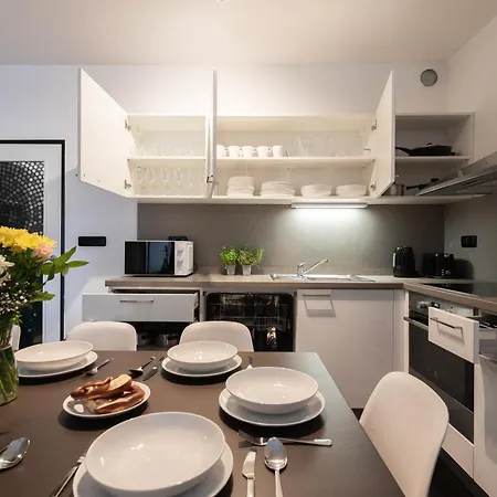 Deluxe With Balcony Near Center Apartment Prague
