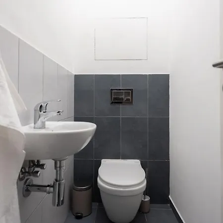 Apartment Deluxe With Balcony Near Center Prague