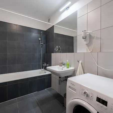 Deluxe With Balcony Near Center Apartment *