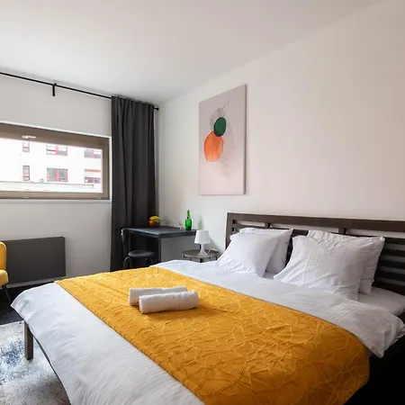 Deluxe With Balcony Near Center