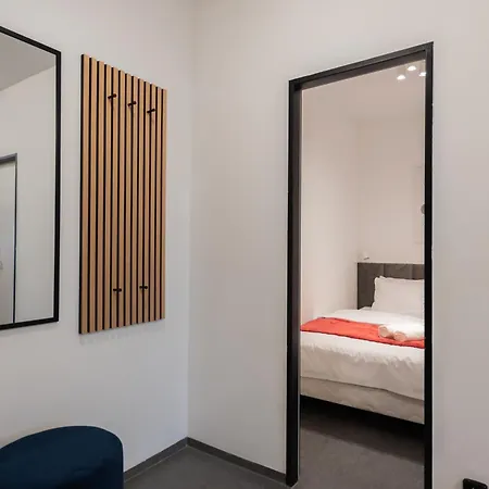 Deluxe With Balcony Near Center Apartment