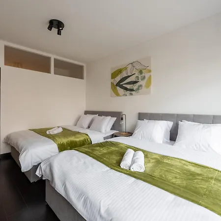 Apartment Deluxe With Balcony Near Center