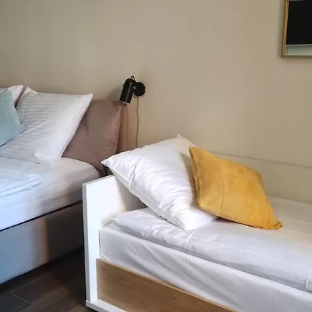Tichy V Centru Mesta U Metra S Balkonem A Parkovanim