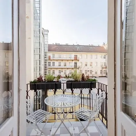 Wenceslas Square Romantic Apartment *