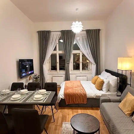 Modern 1 Retreat With Stunning Museum Views * براغ