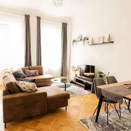 Luxury In Vaclavske Namesti * براغ