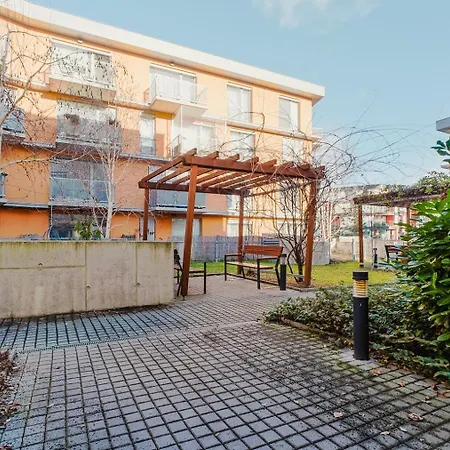 Blueground Zizkov Furnished Park Prg-42 Prague