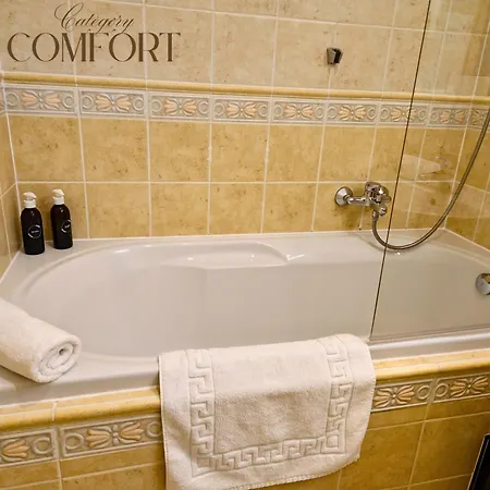 Claris Hotel 3*