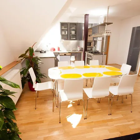Kozi Loft Old Town Apartment *