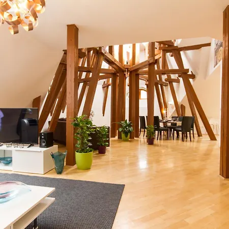 Kozi Loft Old Town Apartment *