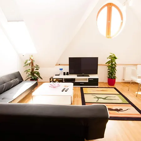 Kozi Loft Old Town Apartment
