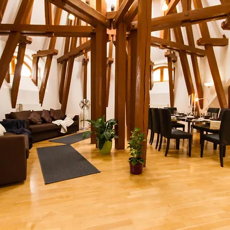Kozi Loft Old Town Apartment