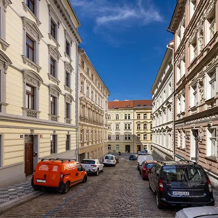 Peaceful & Cozy Living In Vysehrad With A Balcony דירה פראג
