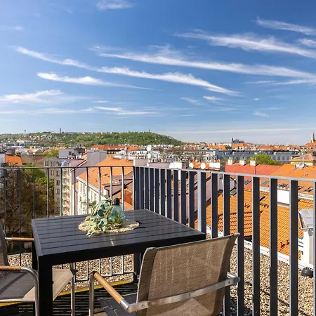 Peaceful & Cozy Living In Vysehrad With A Balcony דירה פראג