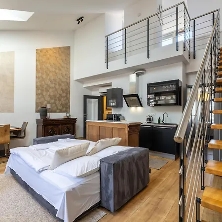 דירה Peaceful & Cozy Living In Vysehrad With A Balcony