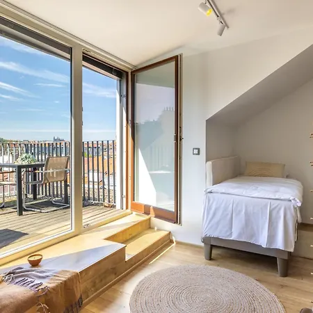 Peaceful & Cozy Living In Vysehrad With A Balcony * פראג