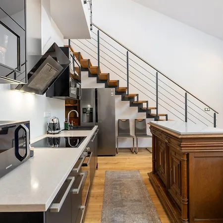 Peaceful & Cozy Living In Vysehrad With A Balcony * פראג