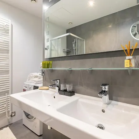 דירה Peaceful & Cozy Living In Vysehrad With A Balcony *