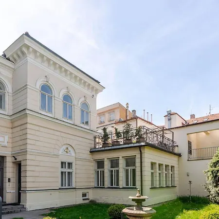 Villa With Hot-Tub, Terrace And Garden, Wenceslass Square * Praha