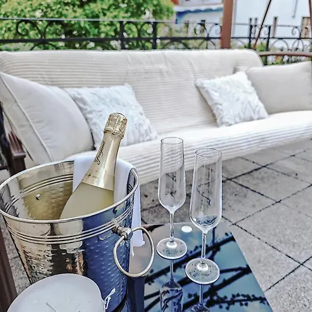 Villa With Hot-Tub, Terrace And Garden, Wenceslass Square *
