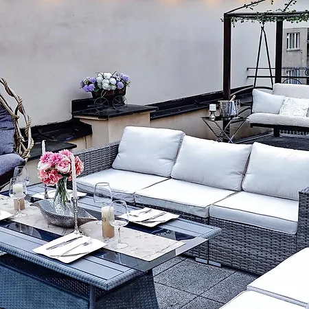 Villa With Hot-Tub, Terrace And Garden, Wenceslass Square