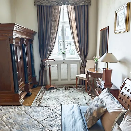 Vila Villa With Hot-Tub, Terrace And Garden, Wenceslass Square *