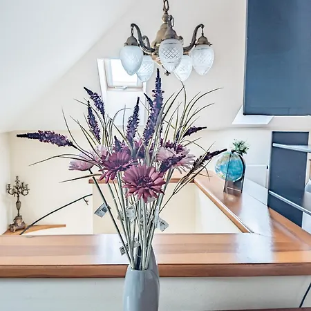 Villa With Hot-Tub, Terrace And Garden, Wenceslass Square Praha
