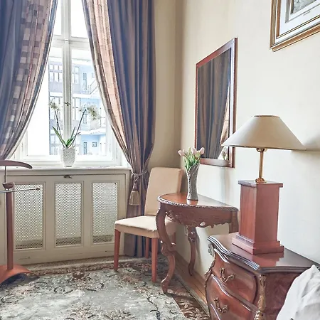 Villa With Hot-Tub, Terrace And Garden, Wenceslass Square * Praha