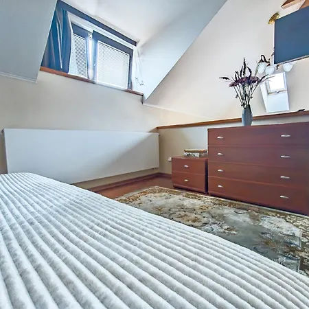 Villa With Hot-Tub, Terrace And Garden, Wenceslass Square Vila *