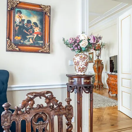 Villa With Hot-Tub, Terrace And Garden, Wenceslass Square