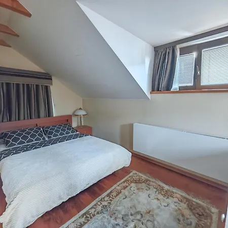 Villa With Hot-Tub, Terrace And Garden, Wenceslass Square Praha