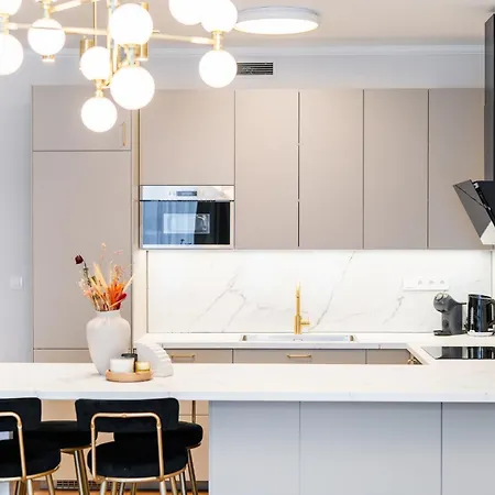 Spacious Smichov 2 Bedroom With Excellent Tram Connection